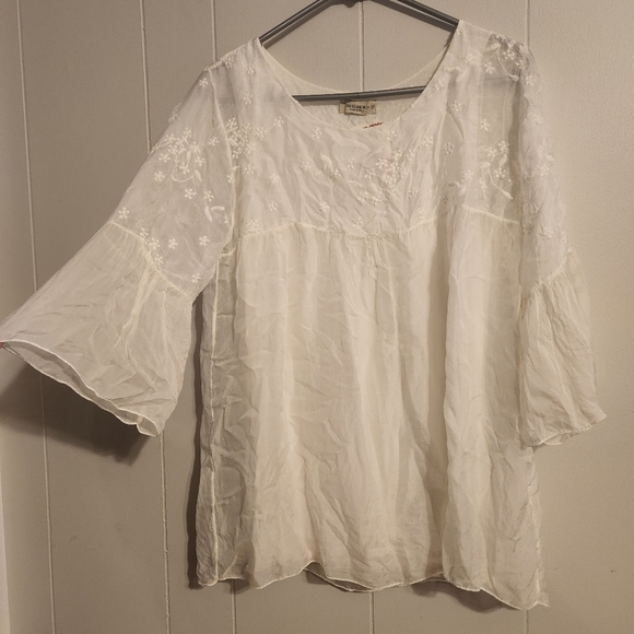 5/$10 NWT 3/4 bell sleeve white light weight blouse - Picture 4 of 8